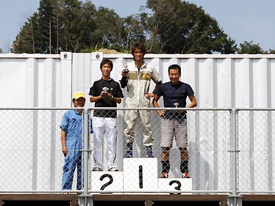 優勝：祖父江　秀　選手（中）　２位：市村　孝治　選手（左）　３位：弓削　恵　選手（右）