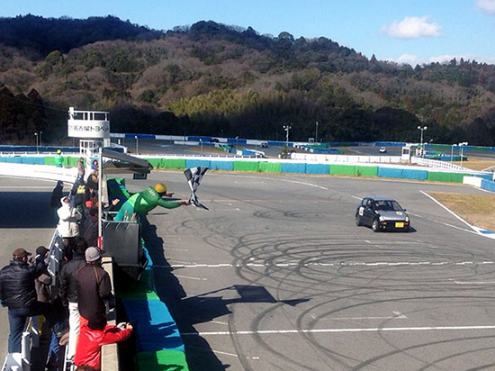 ｢2015幸田K-4チャレンジカップ耐久レース　第1戦｣チェッカー！