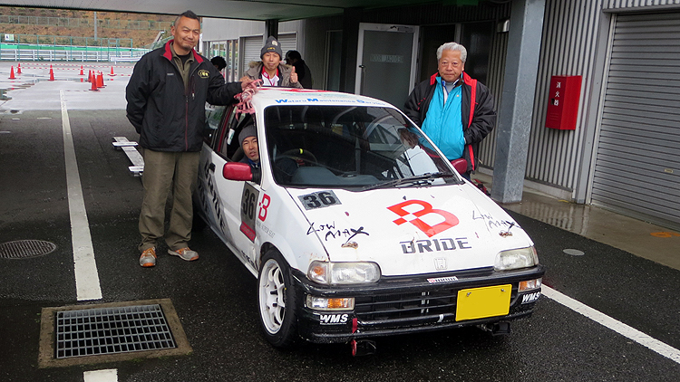 Ｋ４ＧＰクラス「ブリッド谷口G早川水道トゥデイ」のみなさん